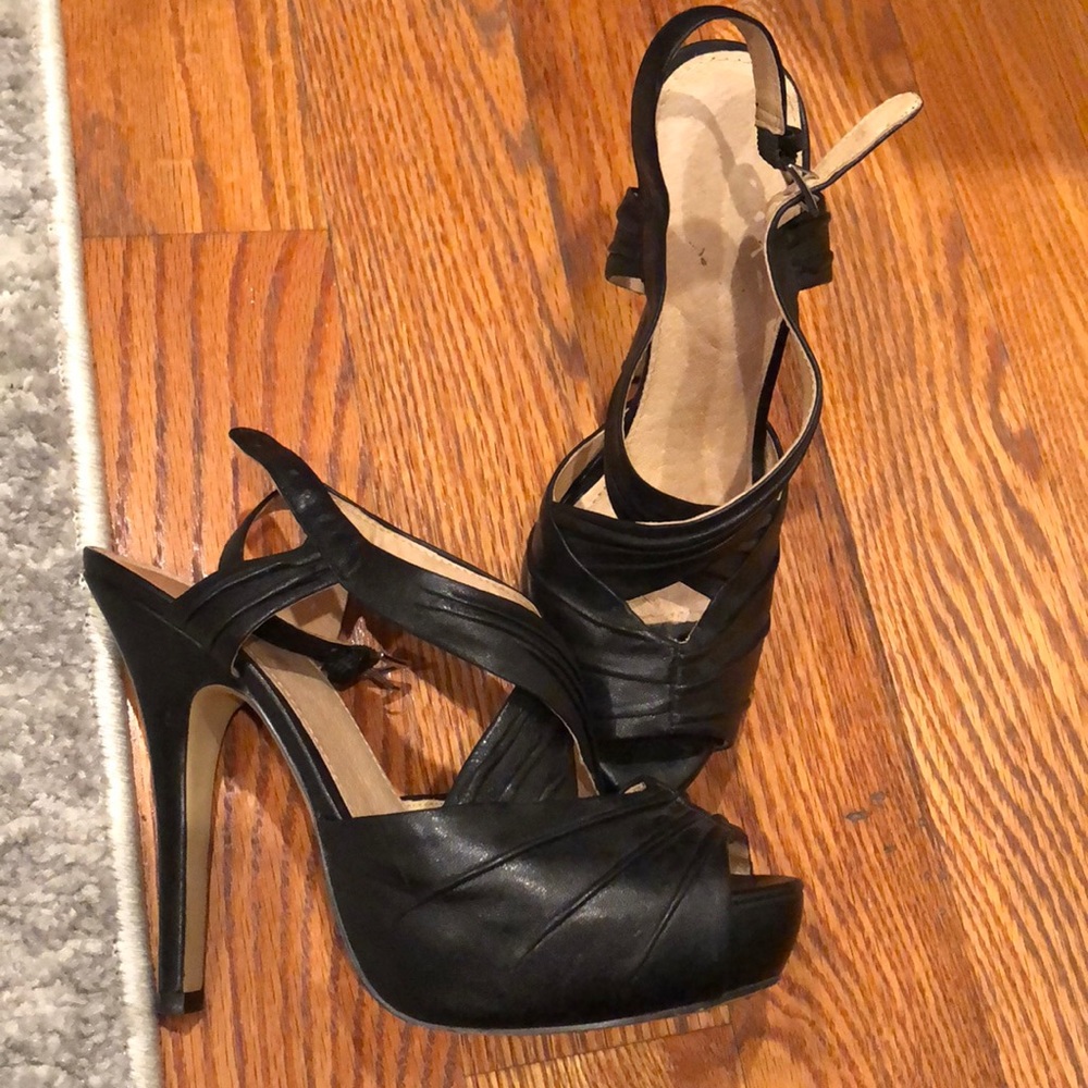 Beautiful leather black Heels 👠
